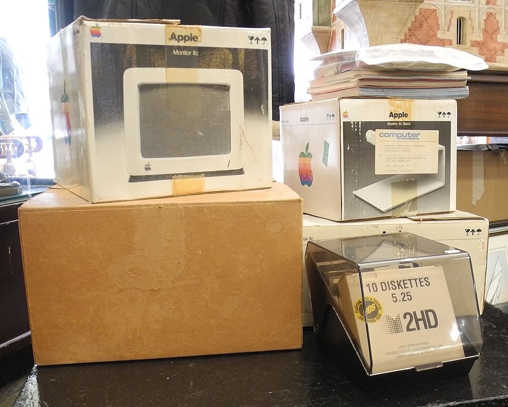 Apple IIe and Apple IIc Computer Systems and Components. (1 of 3)