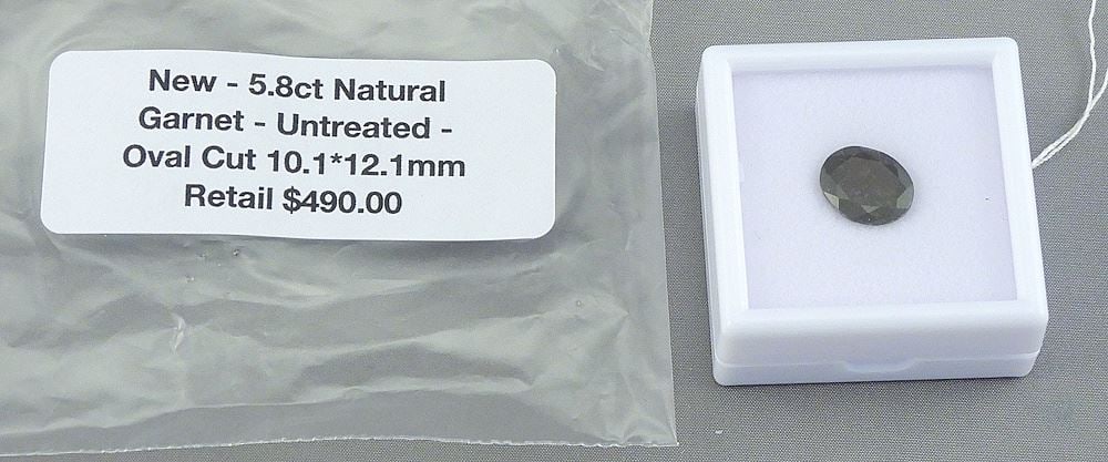 5.8ct Oval Cut Natural Garnet, 12.1mm.: 5.8ct Oval Cut Natural Garnet, 12.1mm.