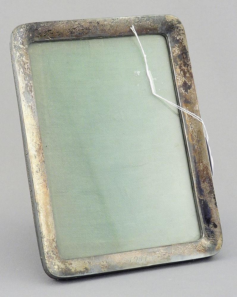 Hallmarked Silver Photo Frame Dated 1911, 6 1/2 x 4 3/4"h, TW 167g.: Hallmarked Silver Photo Frame Dated 1911, 6 1/2 x 4 3/4"h, TW 167g.