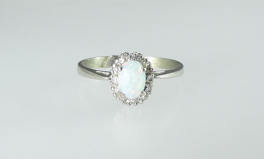 Unmarked Gold Opal Set Ring, 4.29 G, size 11 1/2. (1 of 5)