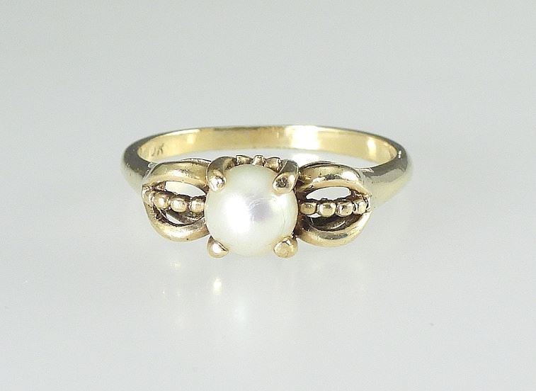 10K (marked) Gold & Pearl Ring, Size 6, 2.5g.: 10K (marked) Gold & Pearl Ring, Size 6, 2.5g.