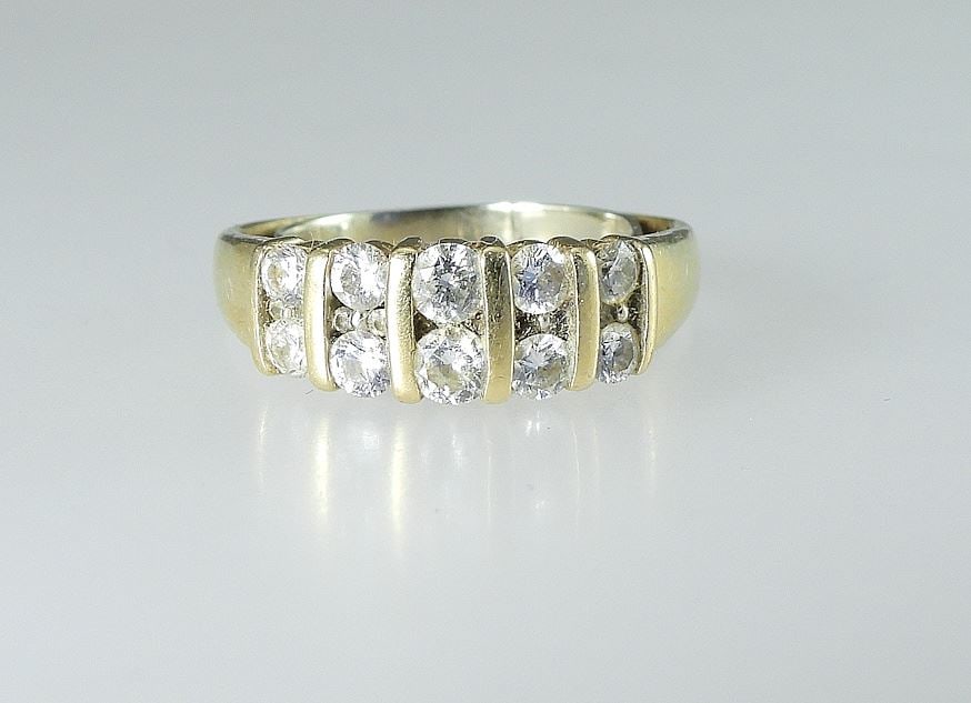 14K Gold and Diamond Ring, 5.20 gram including sizer.: 14K Gold and Diamond Ring, 5.20 gram including sizer.