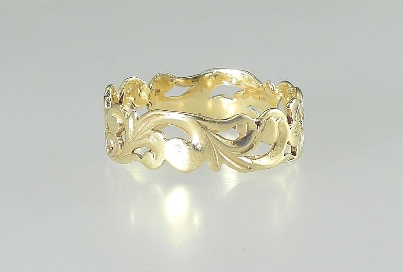 14K Gold Antique Ring, 2.62 grams - size 8 3/4. (1 of 2)
