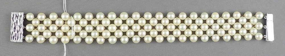 Pearl Bracelet w/18K (marked 750) Clasp, 7 1/2"L, 33g.: Pearl Bracelet w/18K (marked 750) Clasp, 7 1/2"L, 33g.