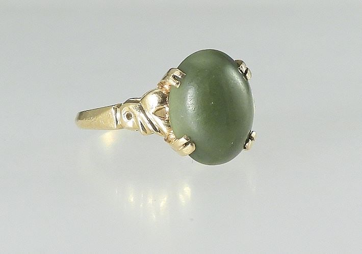 10K Ring Set with a Green Jadeite Stone, 3.14 grams - size 5 1/2. (1 of 5)