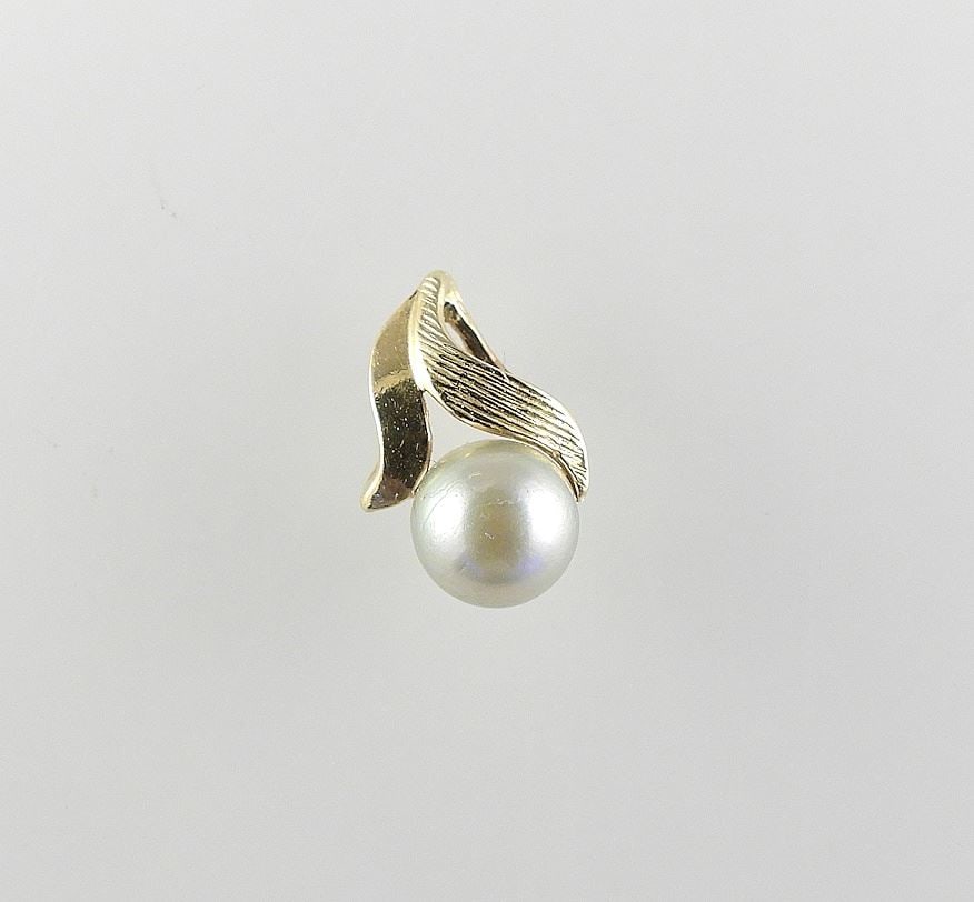 14K (marked) Gold & Grey Pearl Pendant, 1/2"h, 1.1g.: 14K (marked) Gold & Grey Pearl Pendant, 1/2"h, 1.1g.
