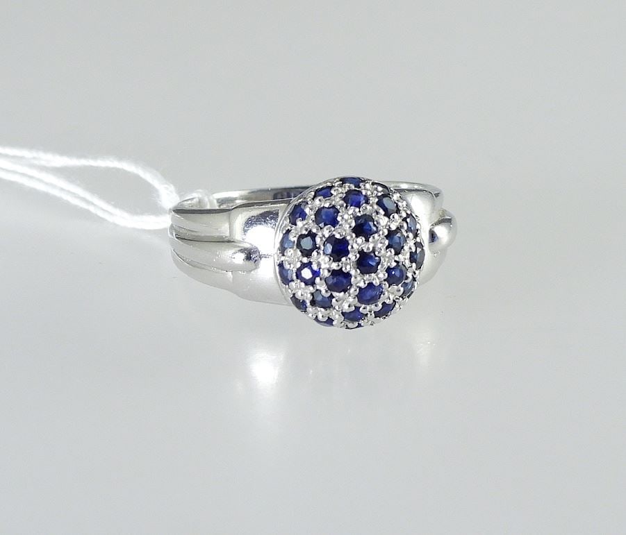 Platinum Ring (marked 90 plat) w/ Sapphire Colored Stones, Size 6, 5.6 g.: Platinum Ring (marked 90 plat) w/ Sapphire Colored Stones, Size 6, 5.6 g.