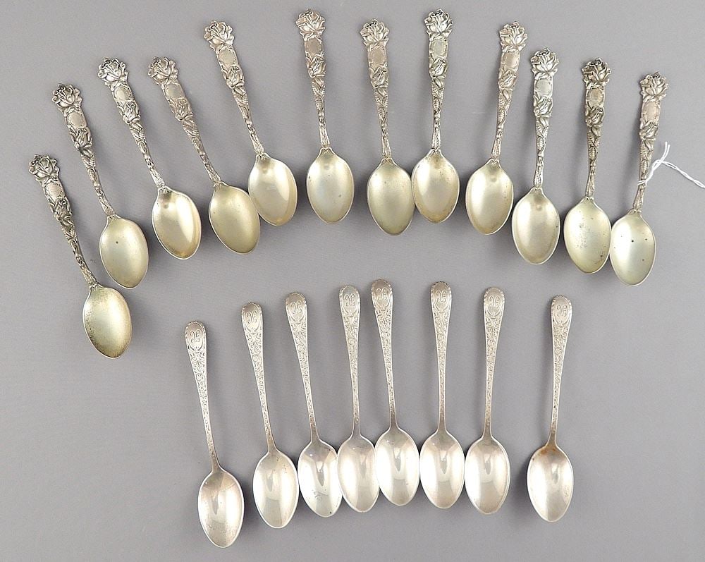 Twenty Sterling (marked) Silver Teaspoons, 228g (2 types).: Twenty Sterling (marked) Silver Teaspoons, 228g (2 types).