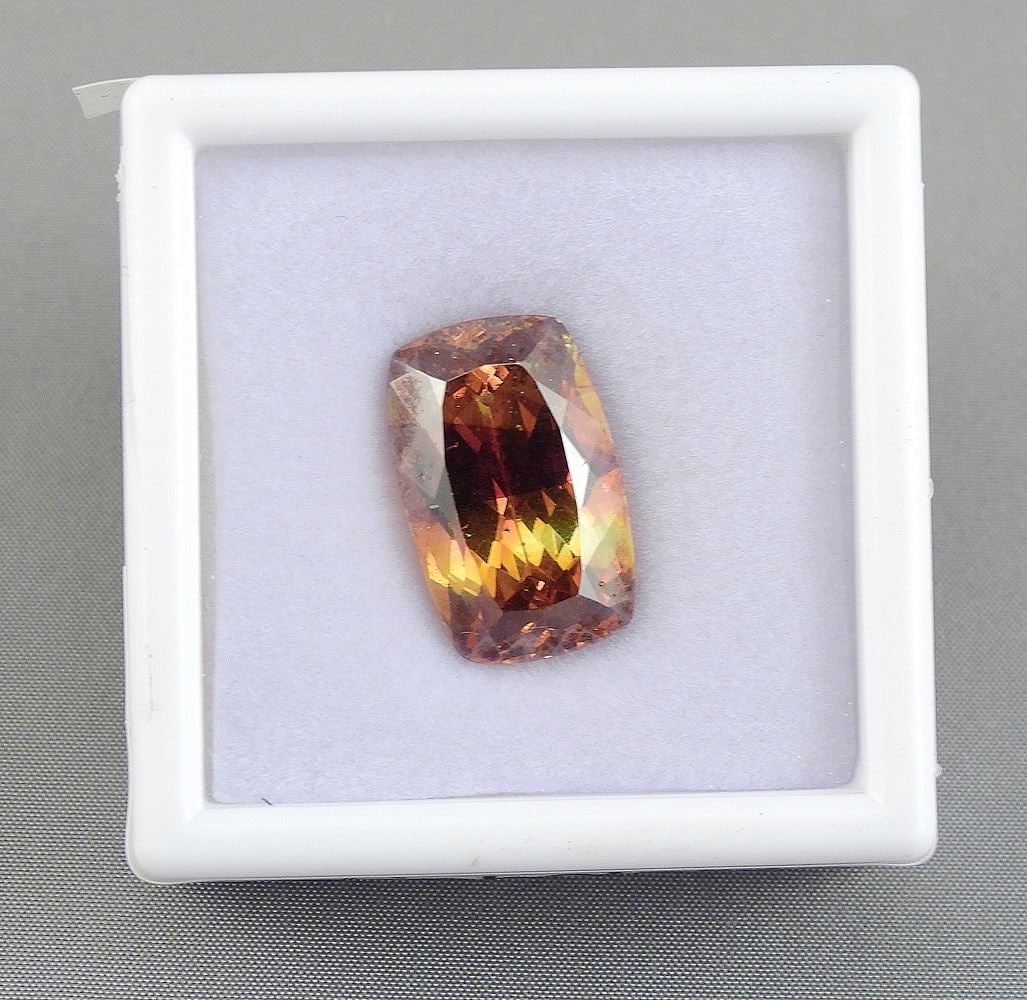 17.3ct Rectangular Cushion Cut Sphalerite w/Appraisal 1022. (1 of 2)