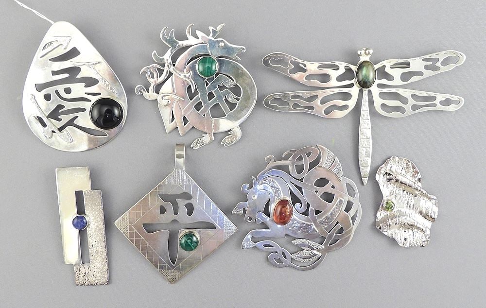 Seven Silver Coloured Metal Pendants Monogrammed NZ, TW 136g.: Seven Silver Coloured Metal Pendants Monogrammed NZ, TW 136g.