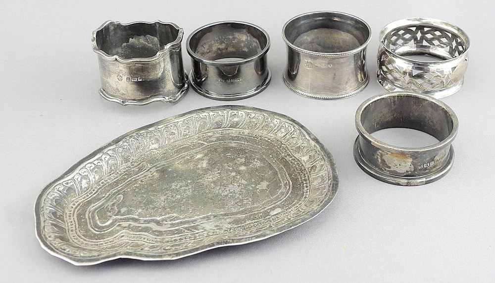 Five Hallmarked Silver Napkin Rings (3/4 - 1 3/8"h, 84g) w/Plated Dish. (1 of 3)