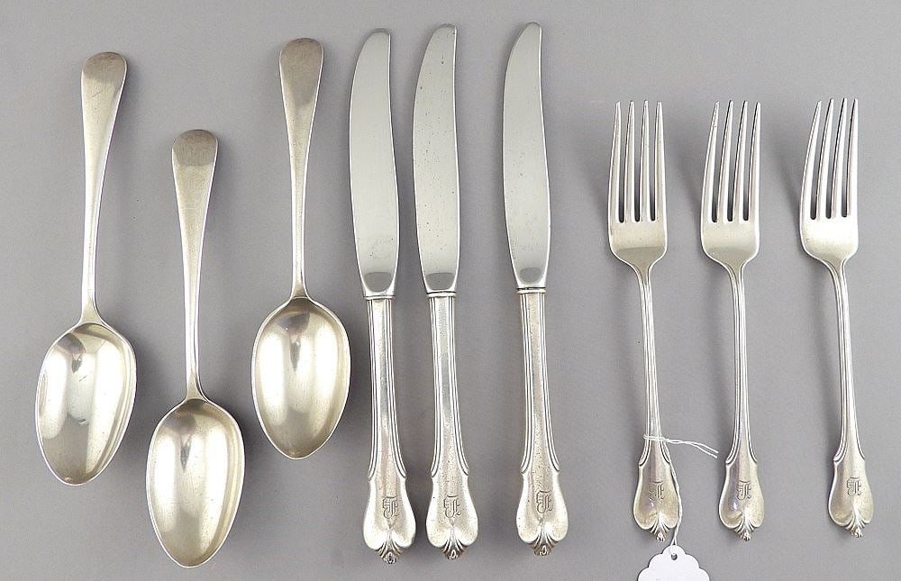 Three Sterling Forks/Spoons/Knives, 318g (without knives). (1 of 4)