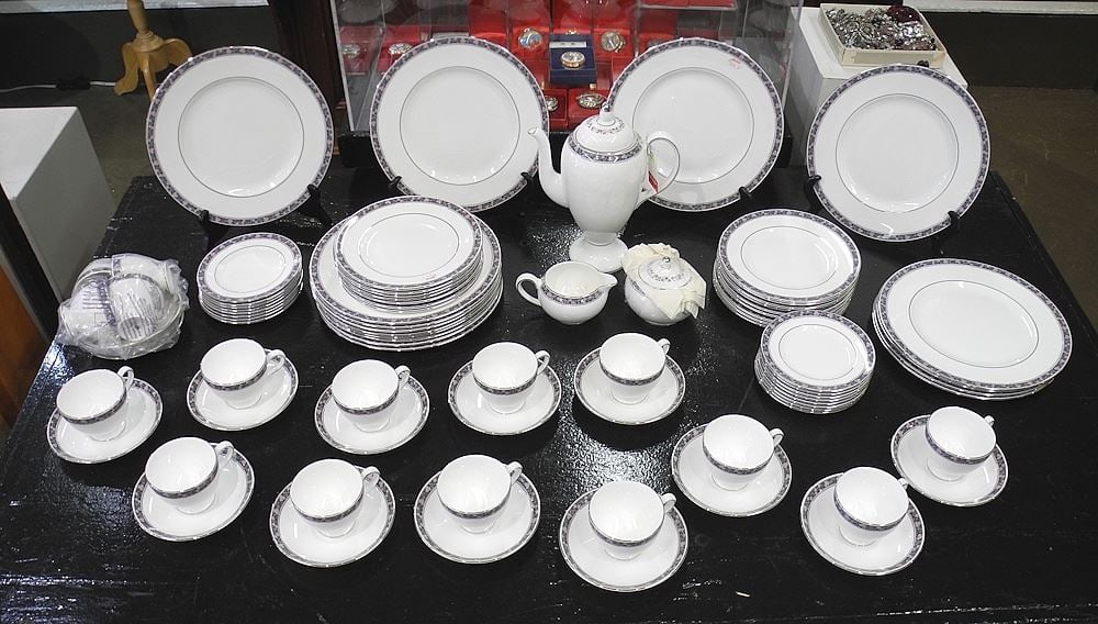 Sixteen Place Settings Wedgwood "Fairmont" Bone China Dinner Ware. (1 of 6)