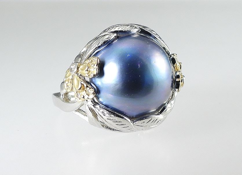 Sterling Silver (925) & Gold Leaf Mabe Pearl Cocktail Ring, Size 7, 7.4g.: Sterling Silver (925) & Gold Leaf Mabe Pearl Cocktail Ring, Size 7, 7.4g.