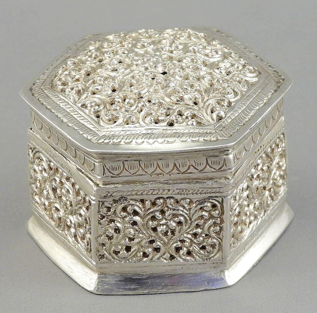 Sterling Silver (marked 925) Open Work Hexagonal Box, 2"h, 83g.: Sterling Silver (marked 925) Open Work Hexagonal Box, 2"h, 83g.
