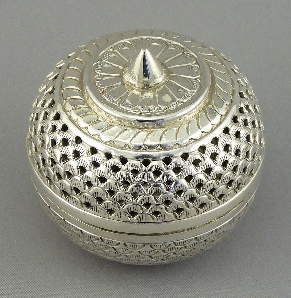 Silver Box (marked 800), 2 1/8"h, 64g.: Silver Box (marked 800), 2 1/8"h, 64g.
