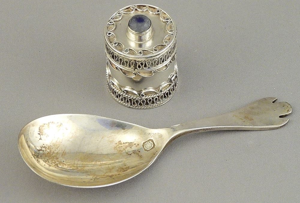 Small Sterling Silver Box & Hallmark Trifid Caddy Spoon, 37g. (1 of 5)