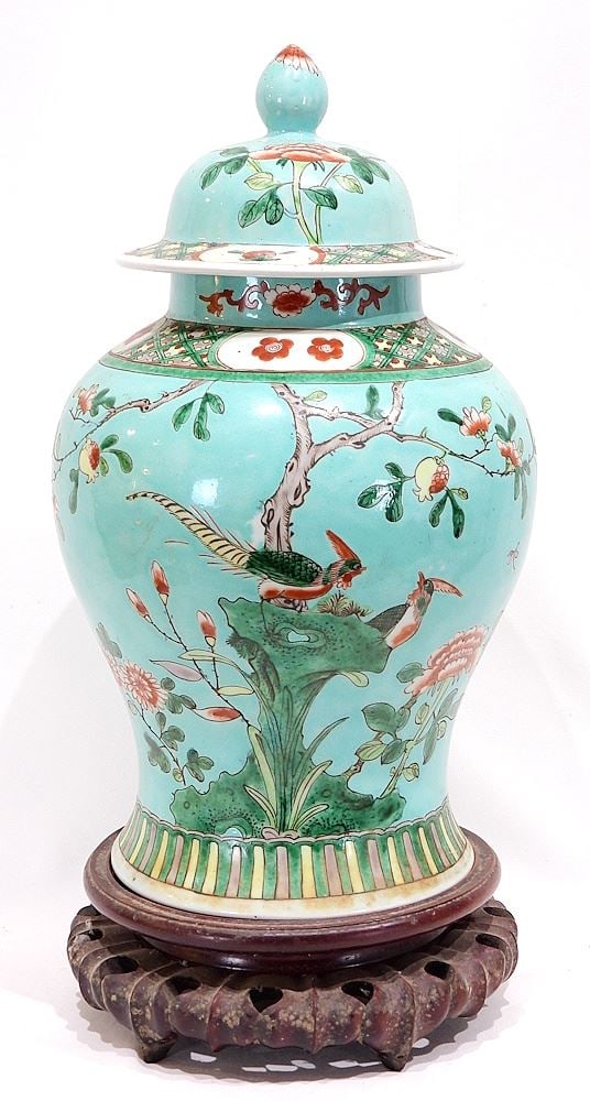 Chinese Porcelain Covered Vase (18 1/4"h/cover chipped) w/Stand.: Chinese Porcelain Covered Vase (18 1/4"h/cover chipped) w/Stand.