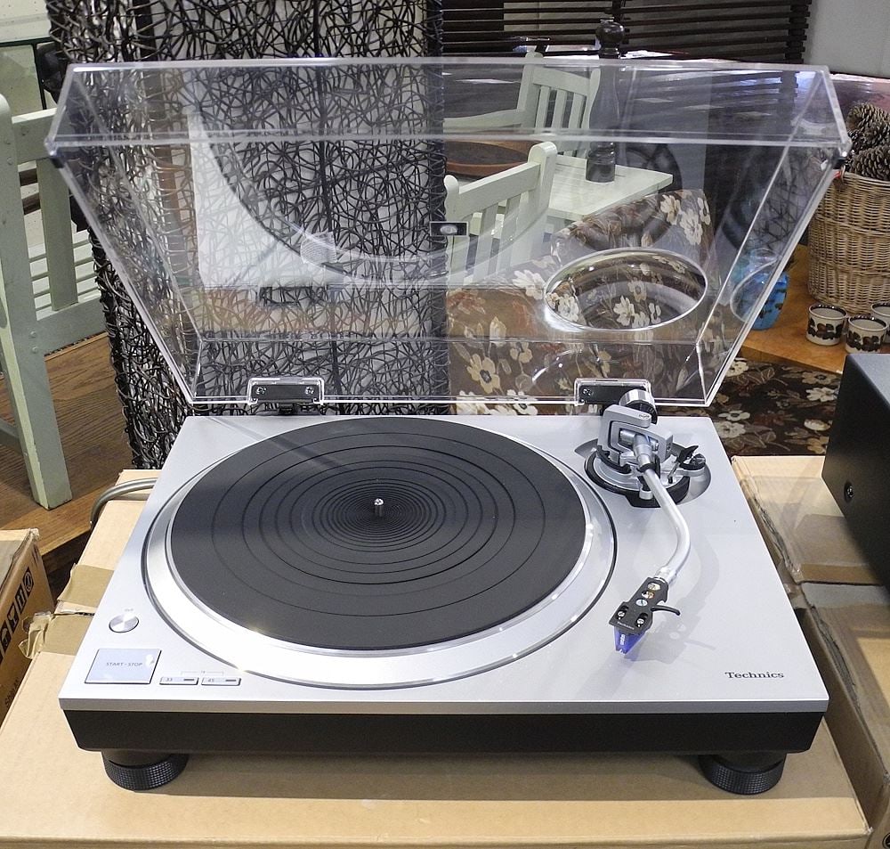 Technics SL-1500c Direct Drive Turntable w/Original Box. (1 of 3)