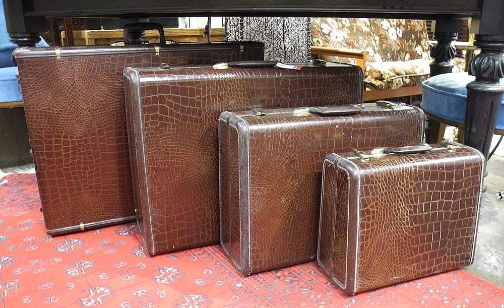 Graduated Set of Vintage Samsonite Luggage, 4 Pieces. (1 of 2)