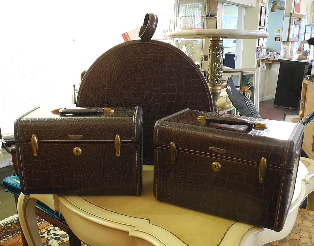 Collection of Vintage Samsonite Luggage, 4 Pieces. (1 of 3)