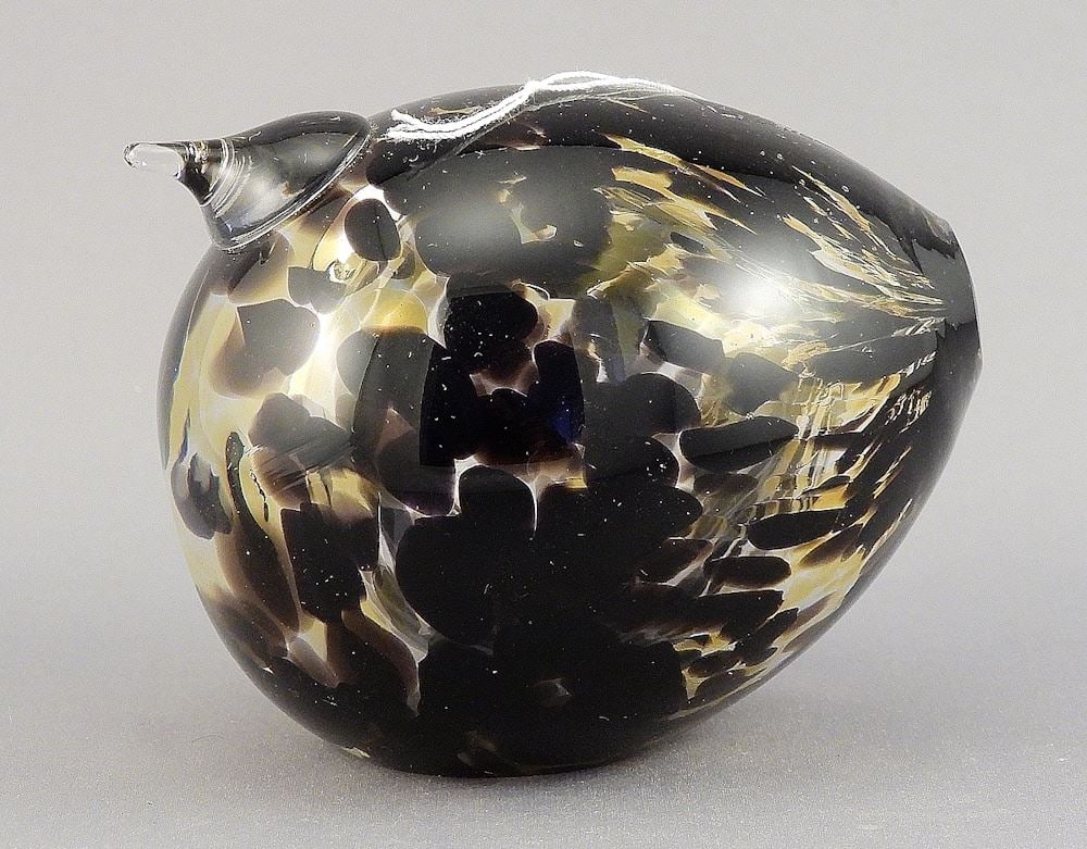 Skruf Glassworks Bird Paperweight, B. Edenfalk, 3 1/2"L. (1 of 2)