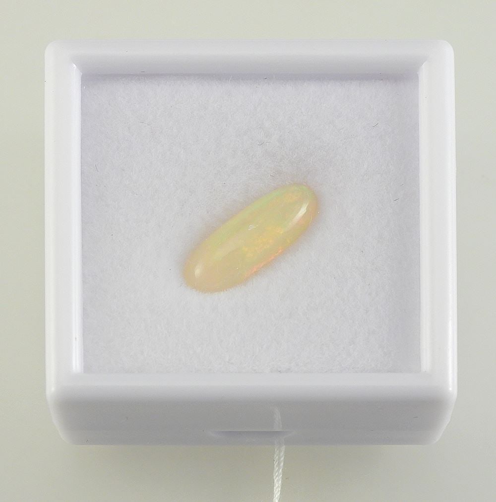 2.8ct Natural White Fire Opal Oval Cabochon.: 2.8ct Natural White Fire Opal Oval Cabochon.