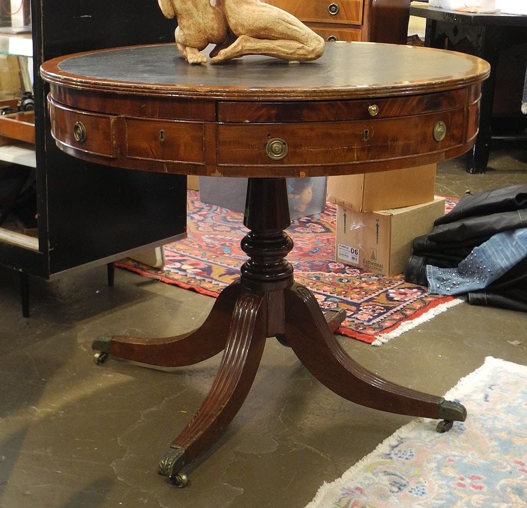 Mahogany "Rent" Style Table, 37 1/2" Diameter.: Mahogany "Rent" Style Table, 37 1/2" Diameter.