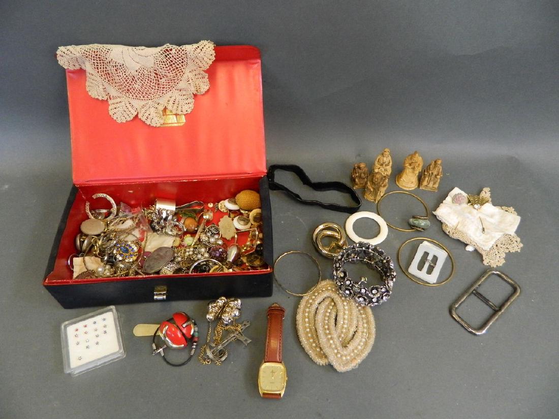 A collection of costume jewellery to include rings, (1 of 5)