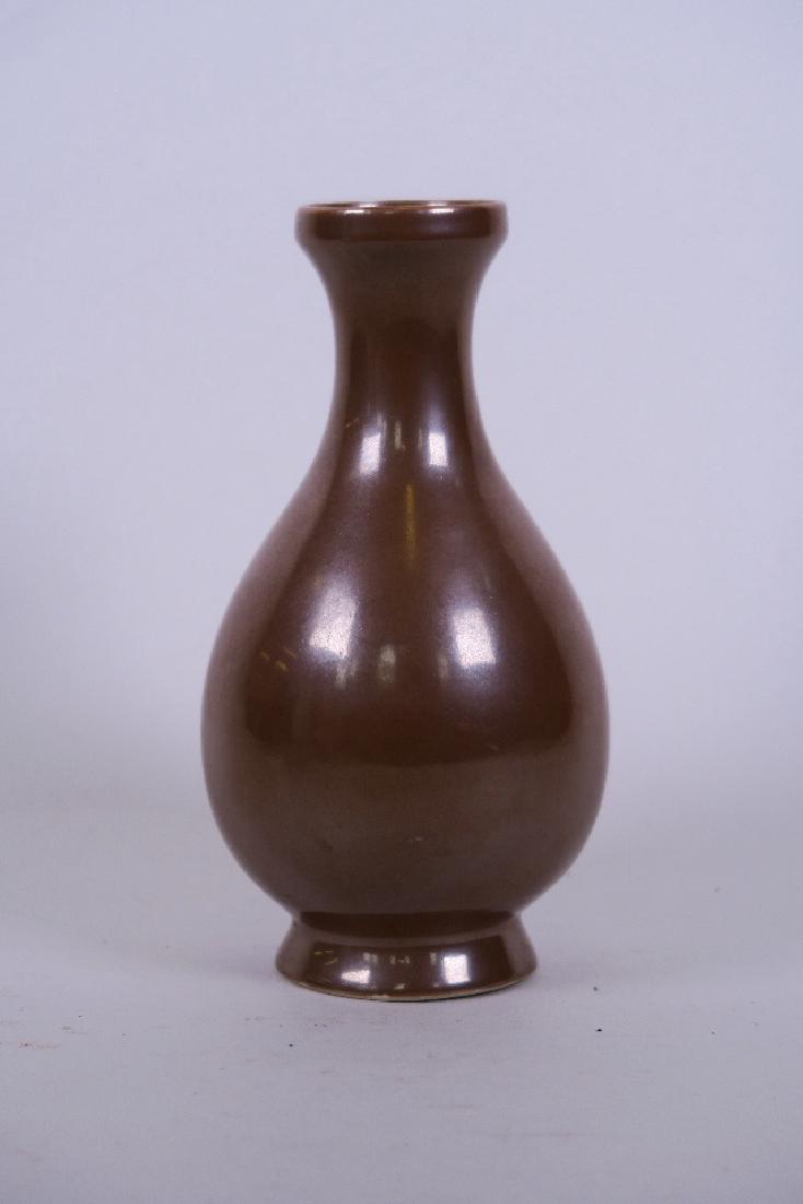 A Chinese copper lustre glazed porcelain vase, 6" high: A Chinese copper lustre glazed porcelain vase, 6" high
