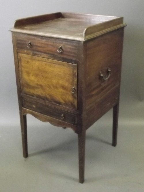 A George III mahogany night table with a¾ gallery, 17½'