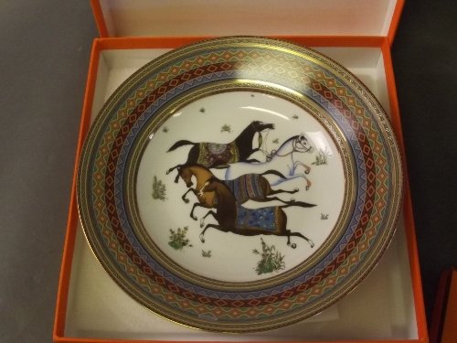 A boxed Hermes plate decorated with horses, 9'': A boxed Hermes plate decorated with horses, 9'' diameter