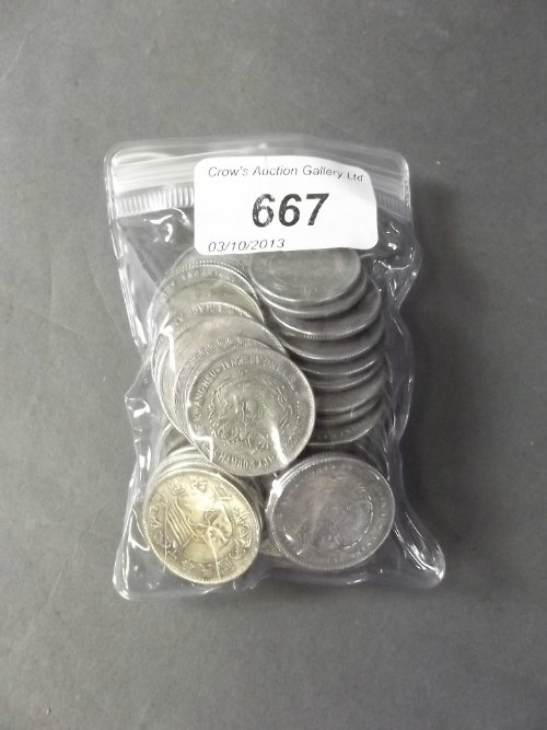 A quantity of Chinese coins: A quantity of Chinese coins