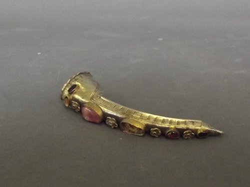A Chinese silver finger pointer set with semi precious : A Chinese silver finger pointer set with semi precious stones, 3½'' long