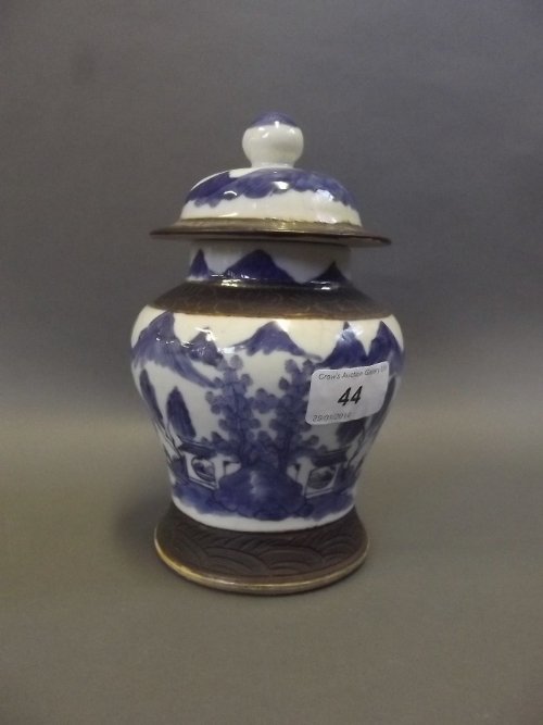 A C19th Chinese blue and white pottery jar and cover,: A C19th Chinese blue and white pottery jar and cover, 7'' high