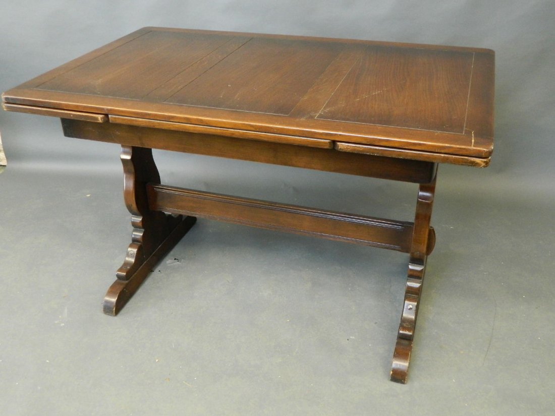 An Ercol oak drawleaf dining table, 45'' x 28'', 29½'': An Ercol oak drawleaf dining table, 45'' x 28'', 29½'' high