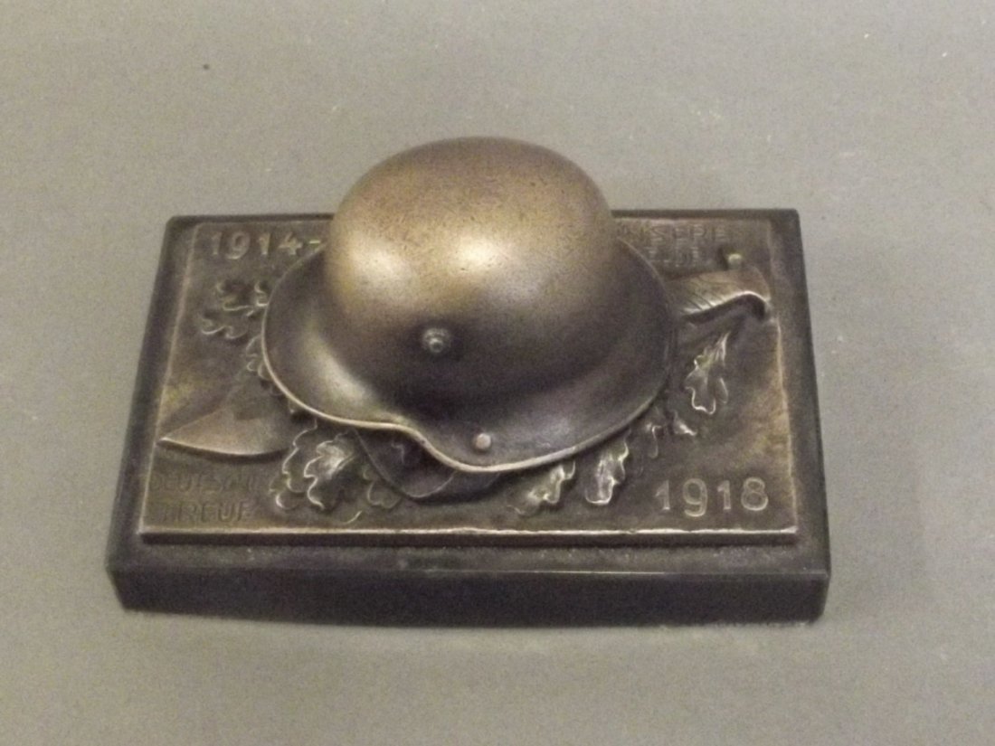 A military paperweight commemorating the First World: A military paperweight commemorating the First World War, 5'' wide