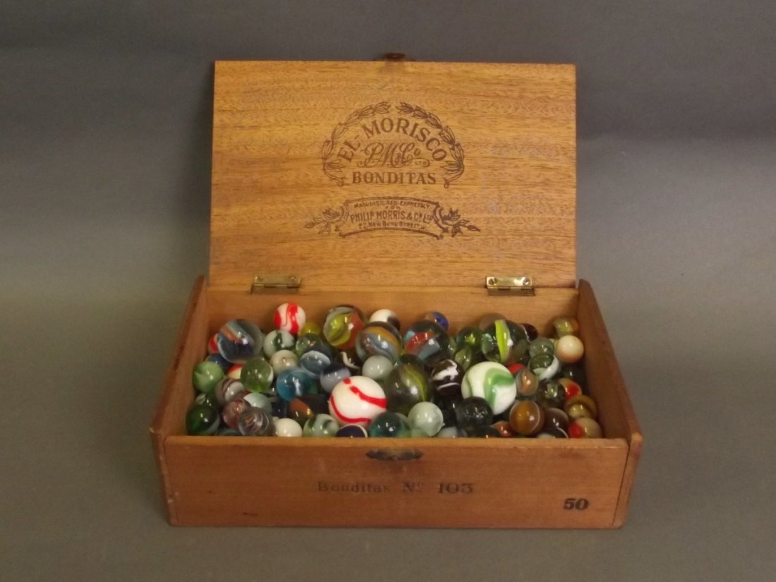 A collection of late C19th/early C20th marbles: A collection of late C19th/early C20th marbles
