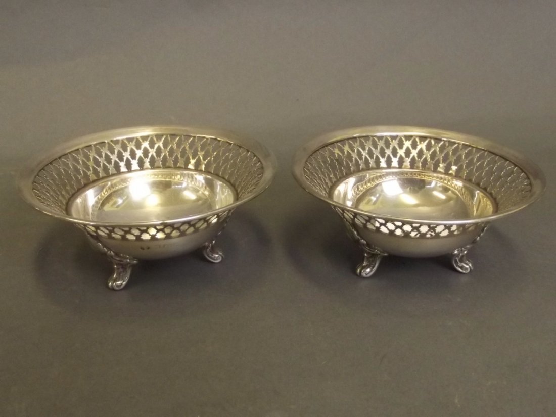 A pair of pierced silver Birmingham 1935 bonbon dishes,: A pair of pierced silver Birmingham 1935 bonbon dishes, 131g, 4½'' diameter