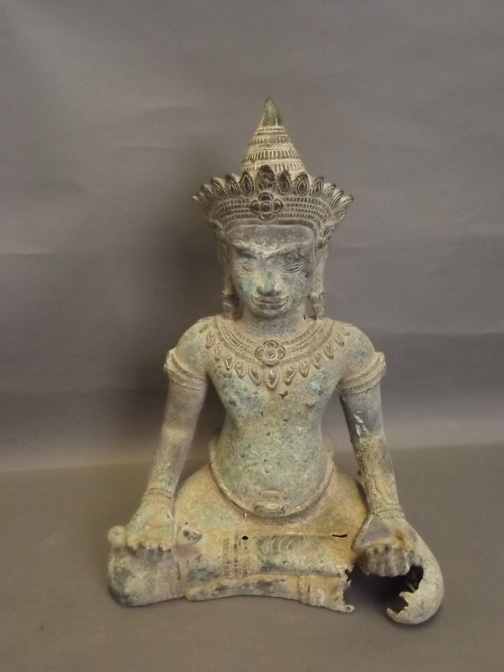 A good early C18th bronze seated Buddha with verdigris: A good early C18th bronze seated Buddha with verdigris patination, 17'' high (AF)