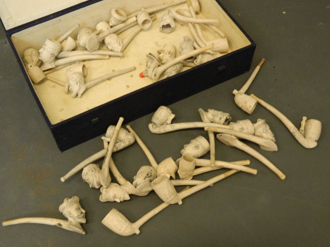A large quantity of C19th clay pipes in the form of (1 of 3)