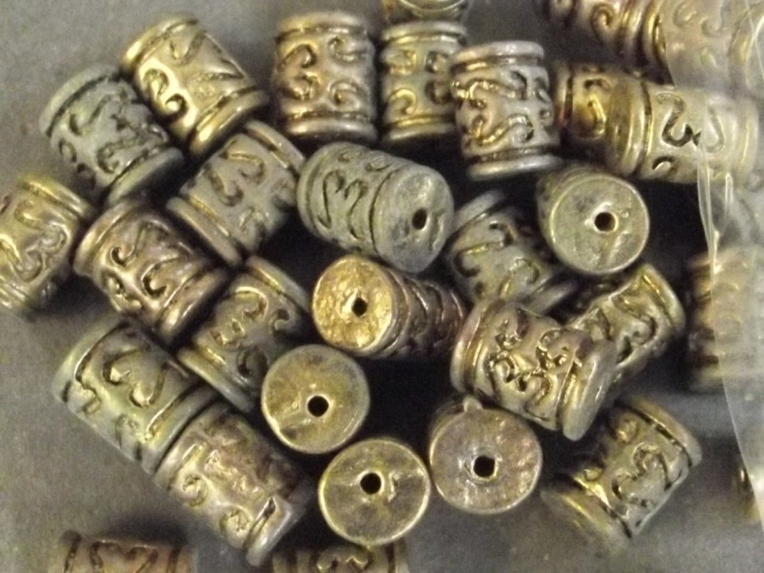 A quantity of gilt metal beads: A quantity of gilt metal beads