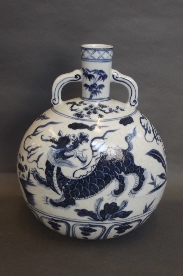 An Chinese Ming style blue and white twin handled (1 of 2)