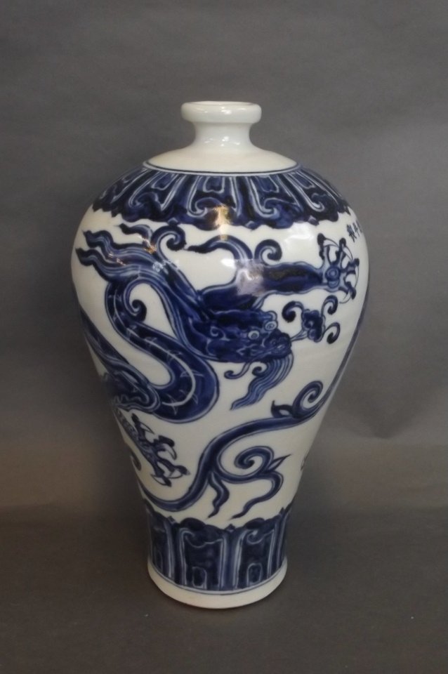 A Chinese blue and white porcelain meiping vase: A Chinese blue and white porcelain meiping vase decorated with a dragon, 6 character mark to neck, 11" high