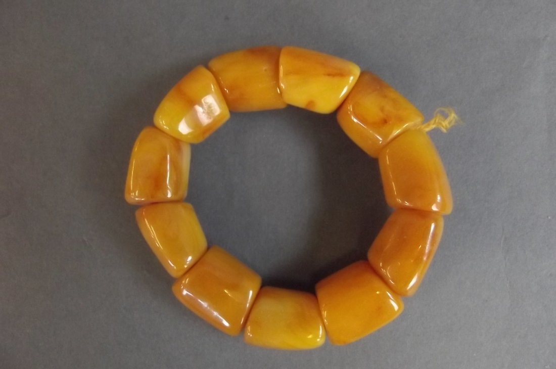 An amber coloured bead bracelet, 3" diameter (1 of 1)