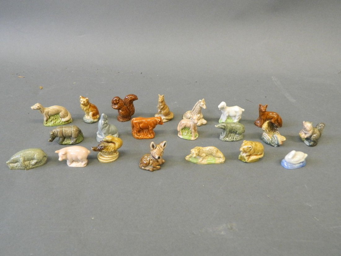 A quantity of Wade Wimsey pottery figures of animals,: A quantity of Wade Wimsey pottery figures of animals, 1½" high