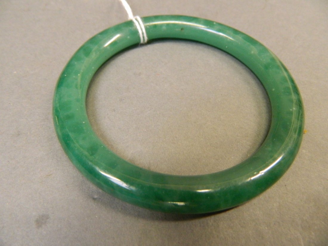 A Peking glass green jade coloured bangle (1 of 1)
