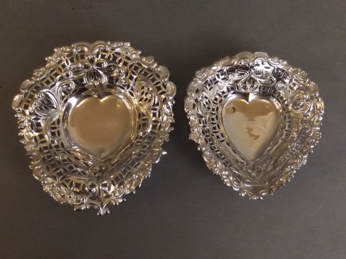 A pair of graduated heart shaped bon bon dishes, n: A pair of graduated heart shaped bon bon dishes, n three ball feet, Birmingham 1911, by B.W.F. & Co., 74g
