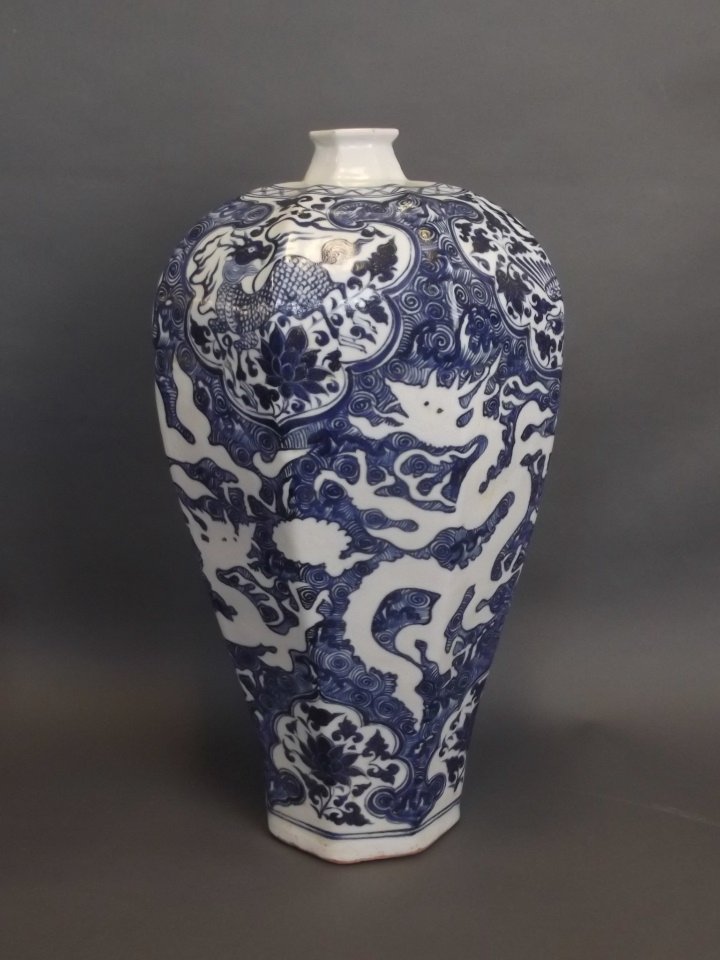 A large Chinese meiping blue and white porcelain vase (1 of 6)