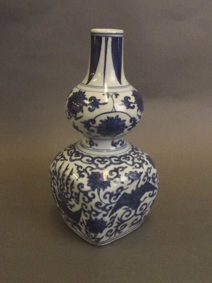 A Chinese blue and white double gourd porcelain vase: A Chinese blue and white double gourd porcelain vase with phoenix and lotus flower decoration, 6 character mark to base, 9½" high